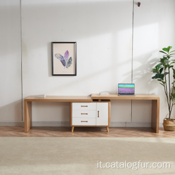 Semplice tavolo da ufficio in legno con scrivania per computer desktop per sala studio con cassetto